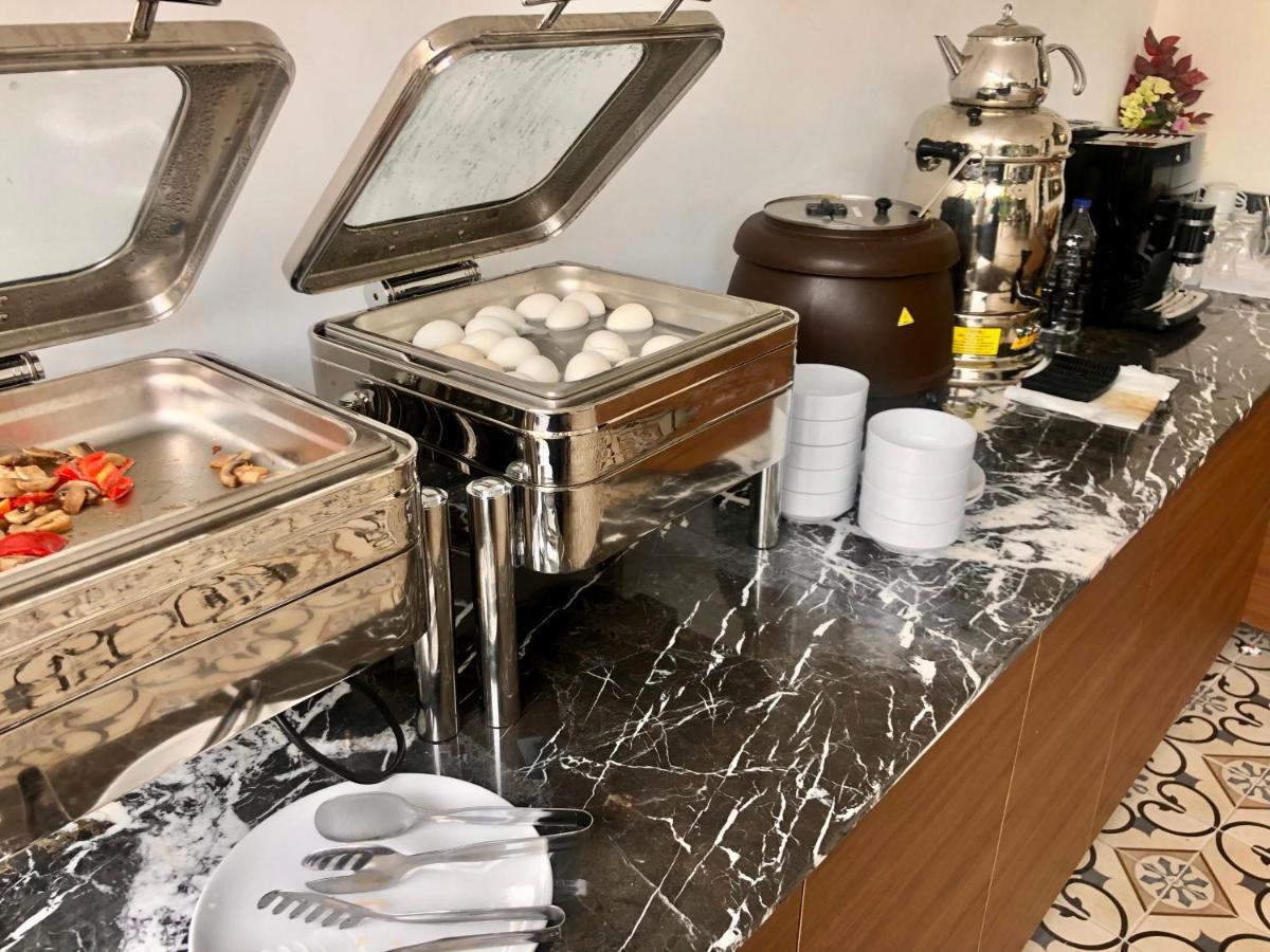 Готель Wolf Of The City & Spa *