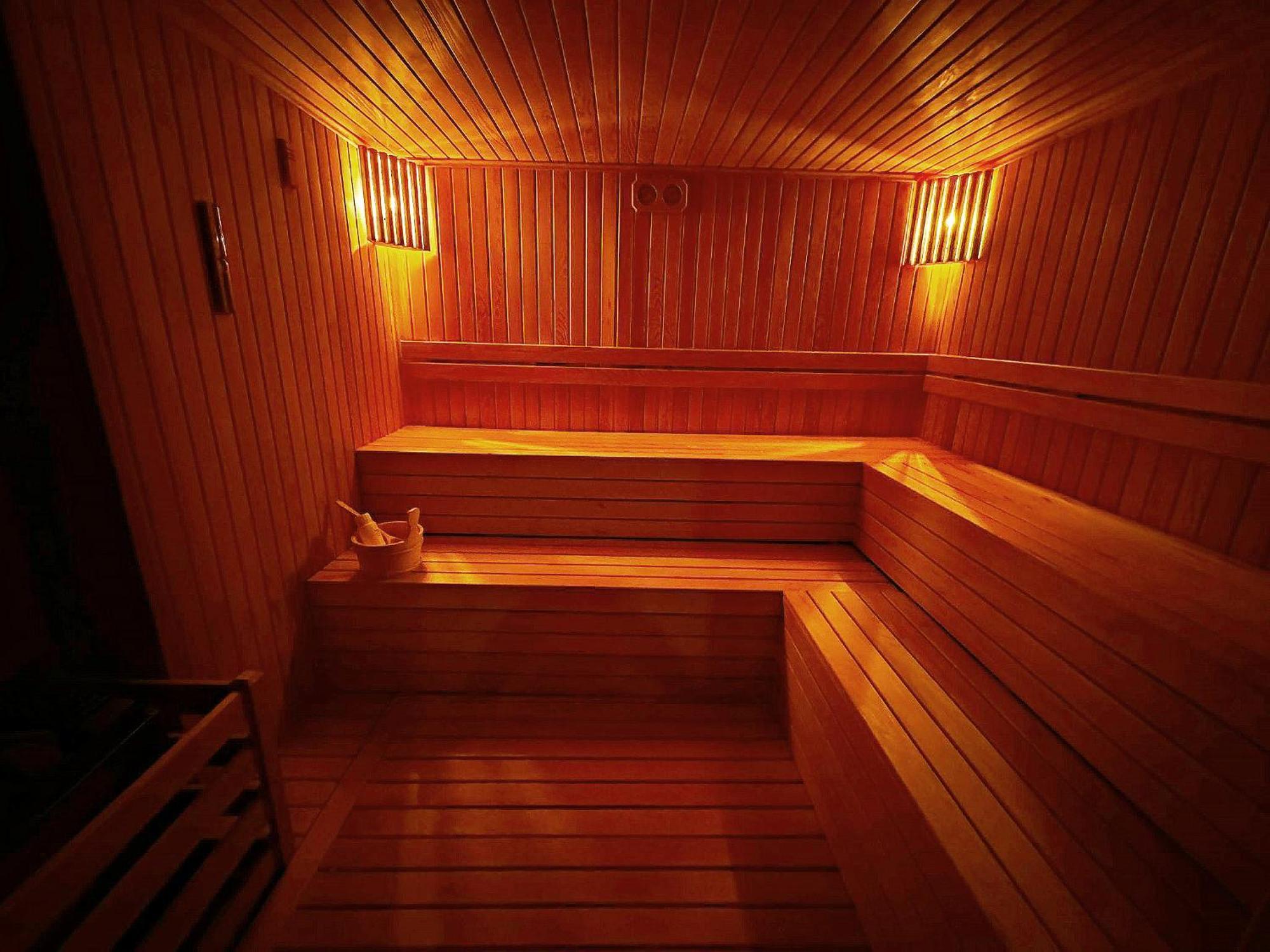 Готель Wolf Of The City & Spa
